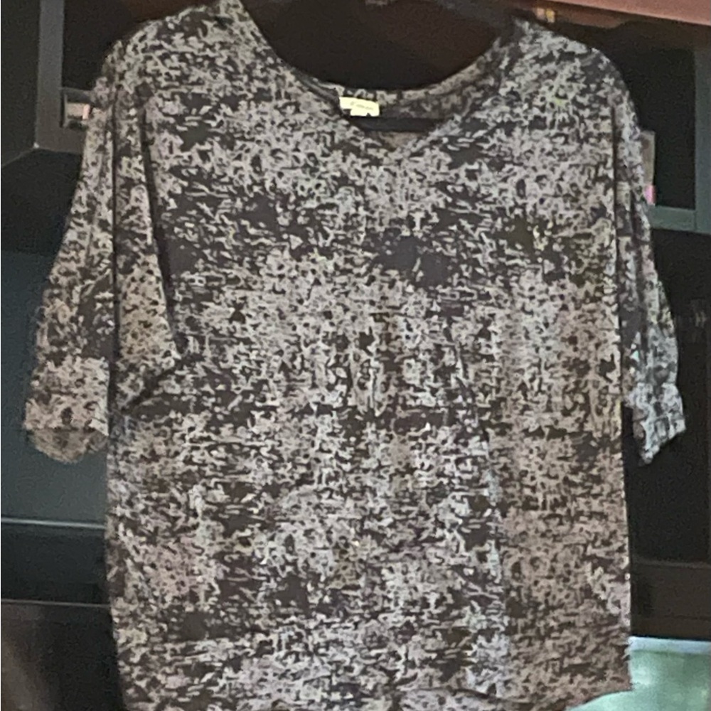 Women's Black and Gray Top